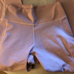 Women’s Fabletics exercise workout capris. Xlg.